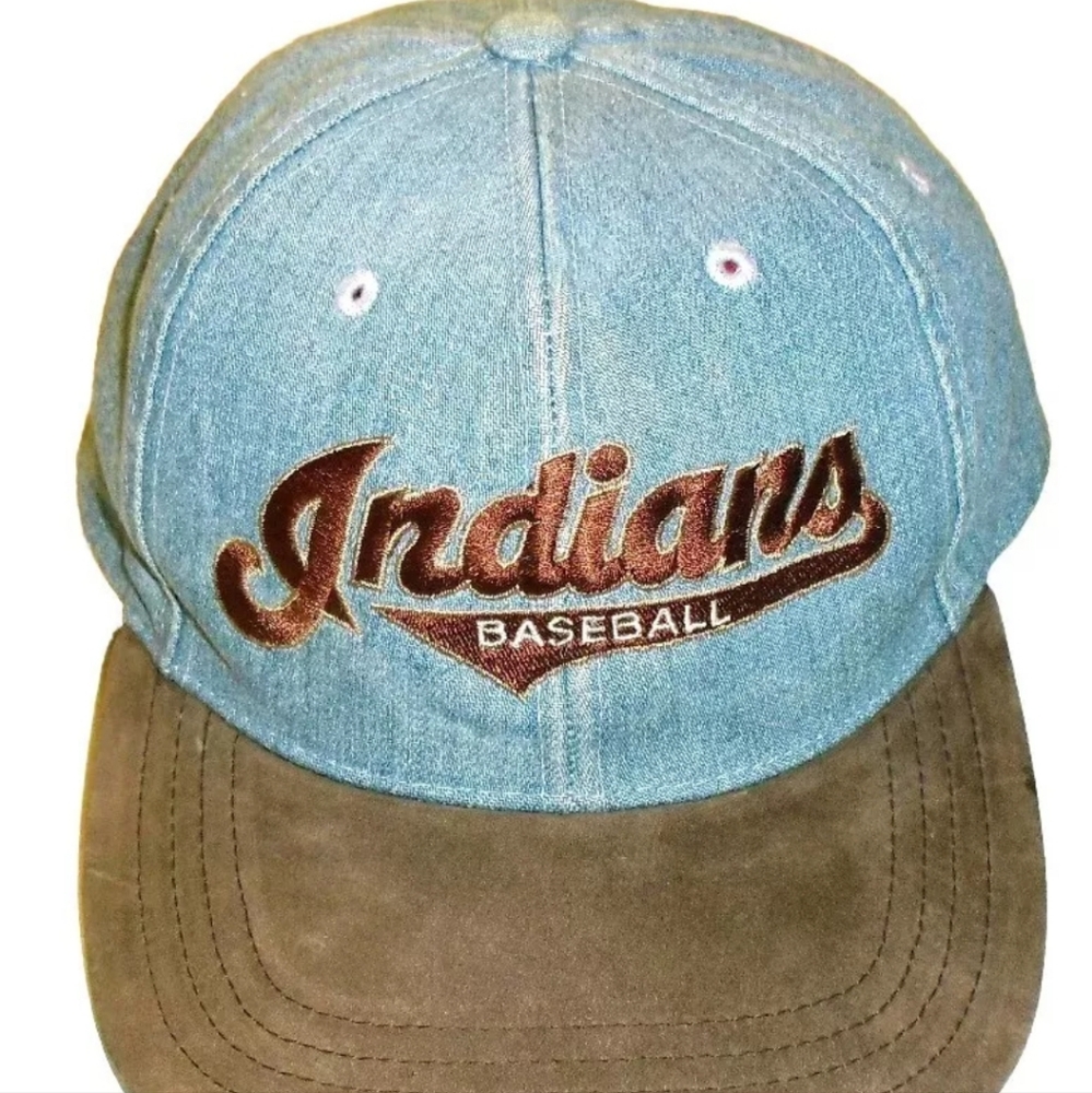 Cleveland Indians Mens 90s Vintage Suede Bill Script Logo Strapback hat Mlb